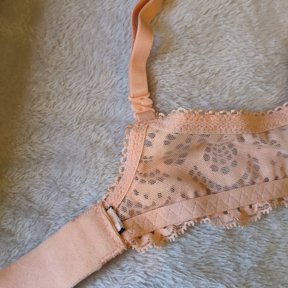 Victoria's Secret 32A push up bra - Picture 4 of 5